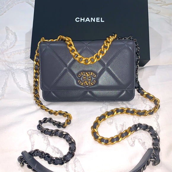 CHANEL
Lambskin Quilted 19 Wallet On Chain Grey - Picture 3 of 3